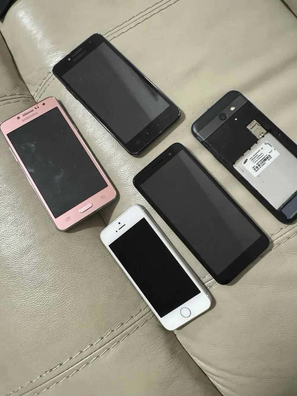 Lot 5 Phones, Some Unlocked, Apple SE And Samsung Alcatel